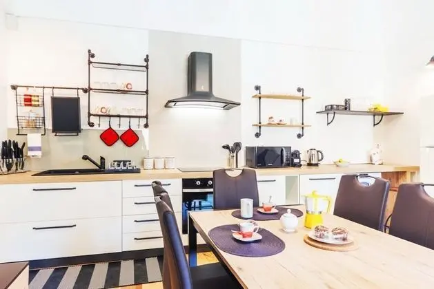 Odada yemek servisi