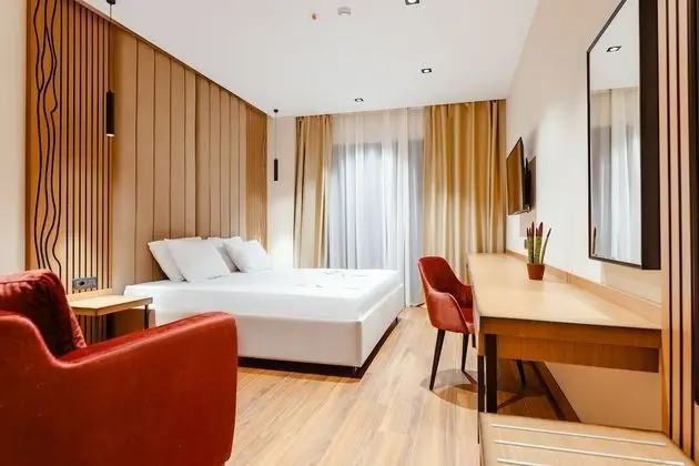 Luxury Tek Büyük Yataklı Oda, Kısmi Deniz Manzaralı