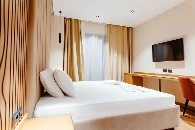 Luxury Tek Büyük Yataklı Oda, Kısmi Deniz Manzaralı