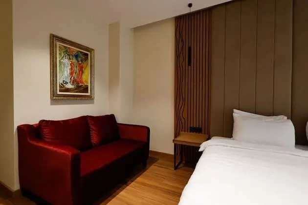 Luxury Tek Büyük Yataklı Oda, Kısmi Deniz Manzaralı