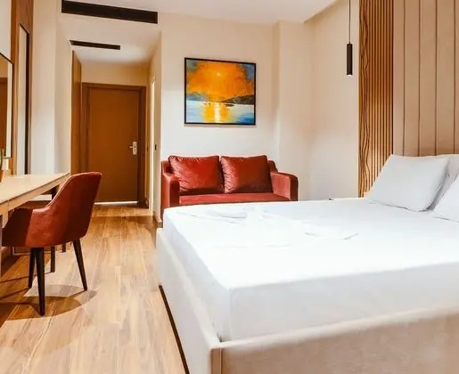 Luxury Tek Büyük Yataklı Oda, Kısmi Deniz Manzaralı