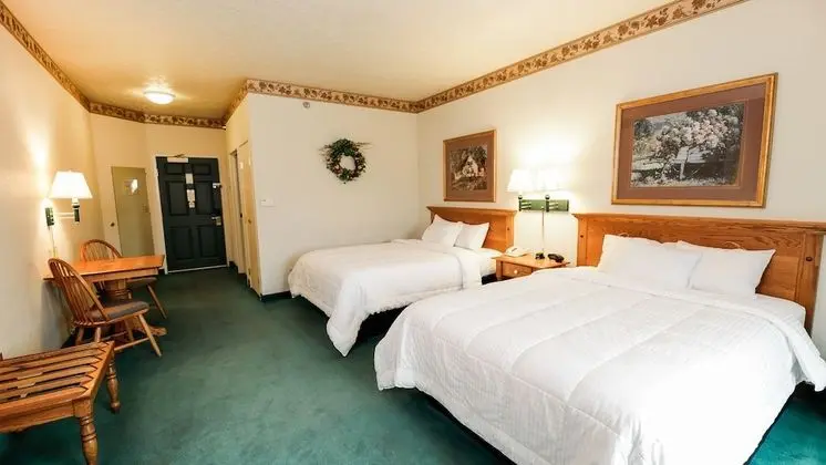 2 Queen Beds