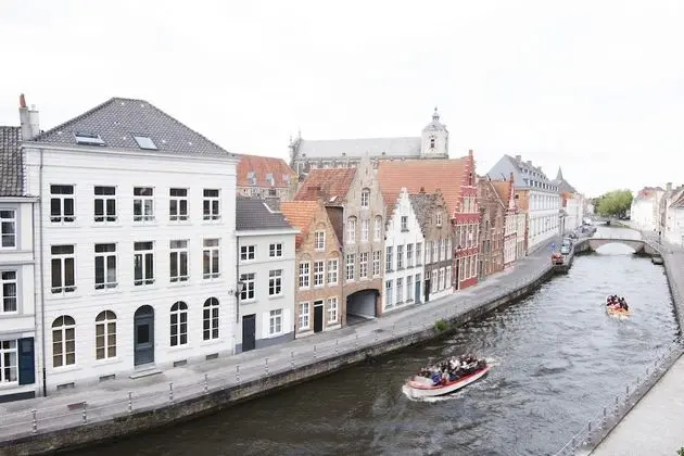 Deluxe Tek Büyük Yataklı Oda, Kanal Manzaralı