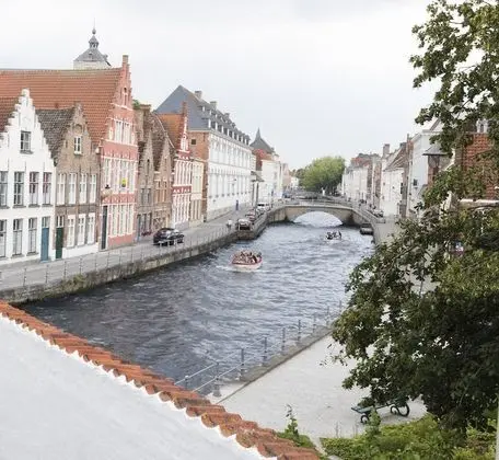 Deluxe Tek Büyük Yataklı Oda, Kanal Manzaralı