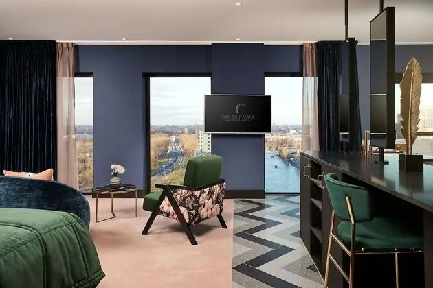 Penthouse Suite (North)