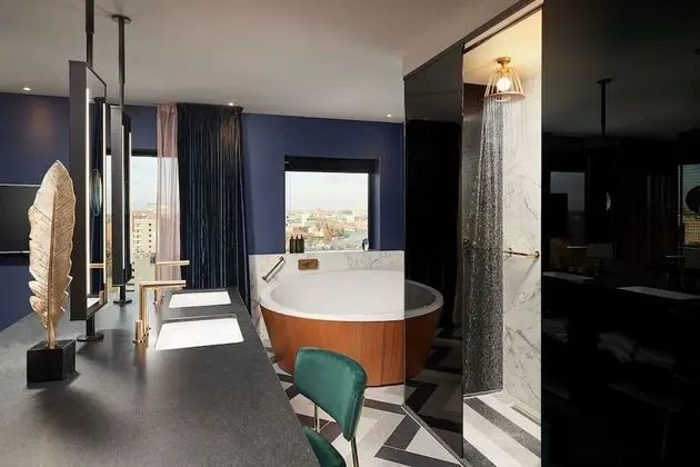 Penthouse Suite (North)