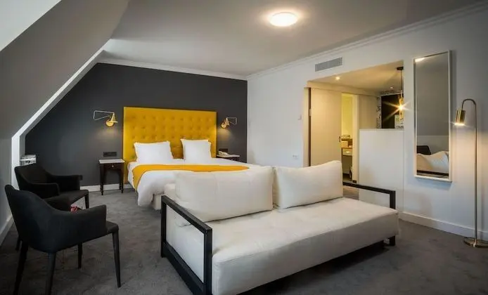 Deluxe Tek Büyük Yataklı Oda (Flamingo)