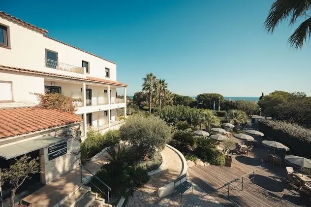 Luxury Tek Büyük Yataklı Oda, Balkon, Bahçe Manzaralı