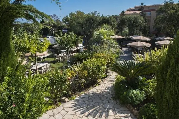 Luxury Tek Büyük Yataklı Oda, Balkon, Bahçe Manzaralı