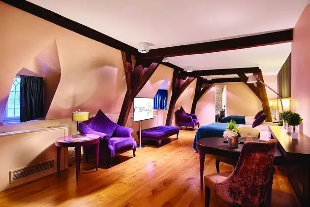 Queen Suite