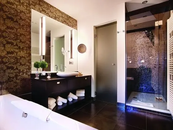 Queen Suite