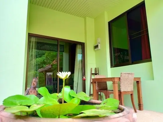 1 Bedroom - Pool Front Classic Bungalow