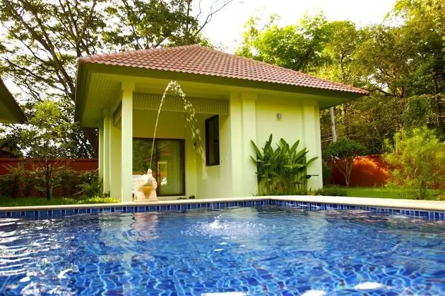 1 Bedroom - Pool Front Classic Bungalow