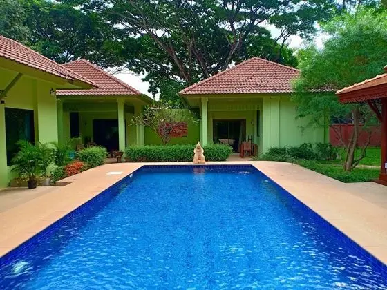 1 Bedroom - Pool Front Romantic Bungalow