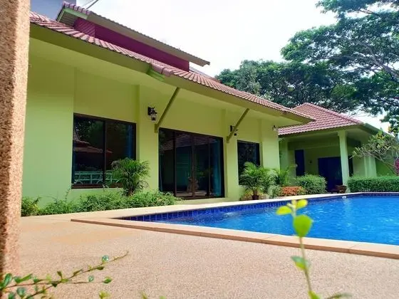 2 Bedrooms - Pool Front Family Bungalow