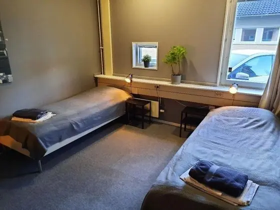 İki Ayrı Yataklı Oda, Ortak Banyo