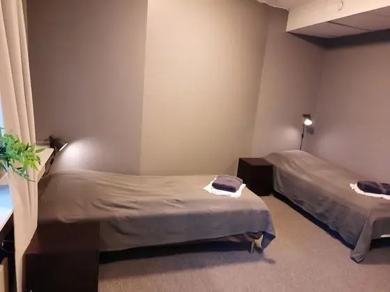 İki Ayrı Yataklı Oda, Ortak Banyo