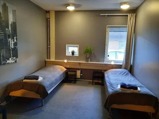 İki Ayrı Yataklı Oda, Ortak Banyo
