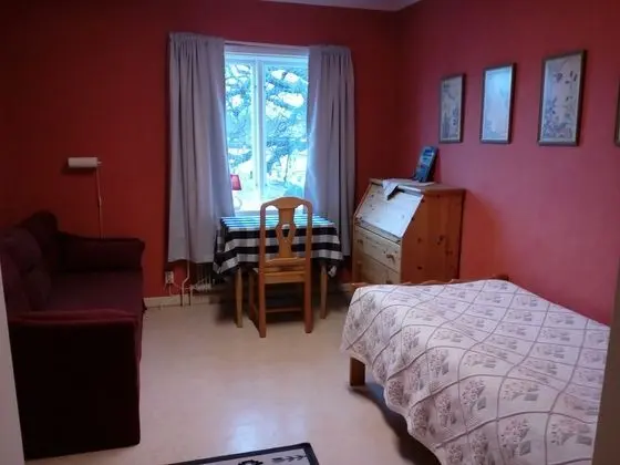 Tek Büyük veya İki Ayrı Yataklı Oda, Ortak Banyo