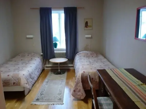 Tek Büyük veya İki Ayrı Yataklı Oda, Ortak Banyo