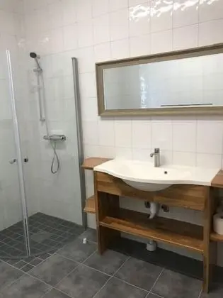 Tek Büyük veya İki Ayrı Yataklı Oda, Ortak Banyo