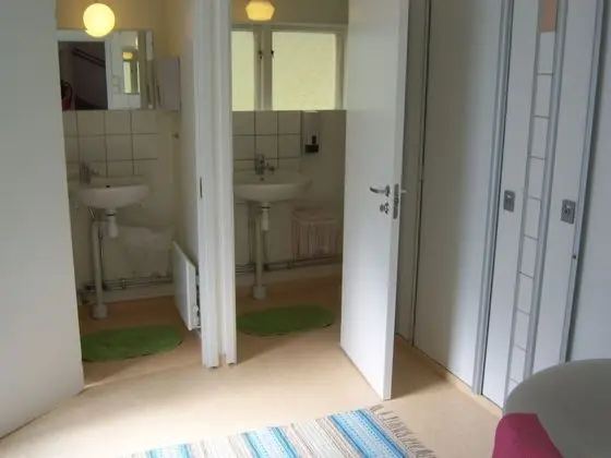 Dört Kişilik Oda, Ortak Banyo