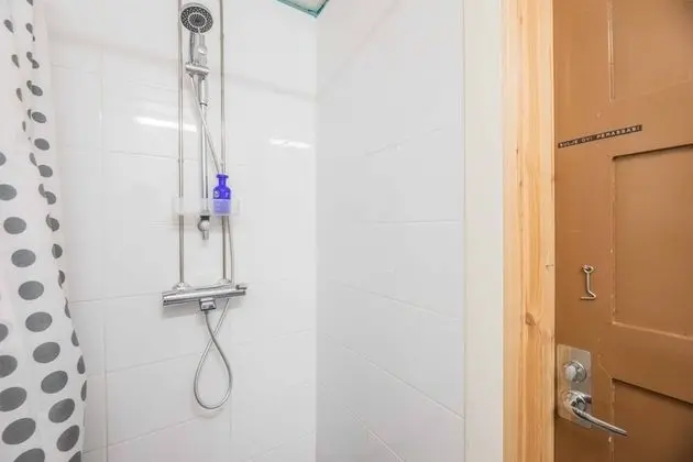 Basic Tek Büyük Yataklı Oda, Ortak Banyo