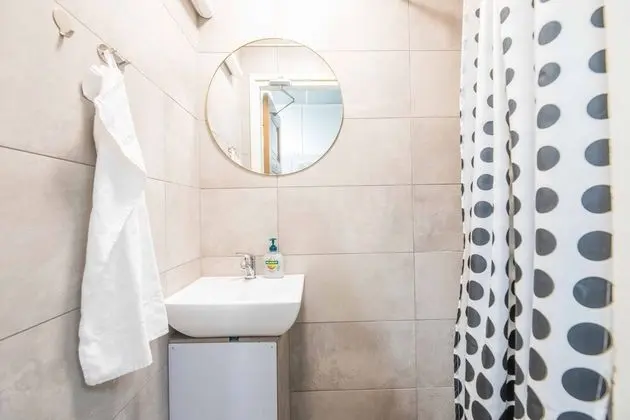 Basic Tek Büyük Yataklı Oda, Ortak Banyo