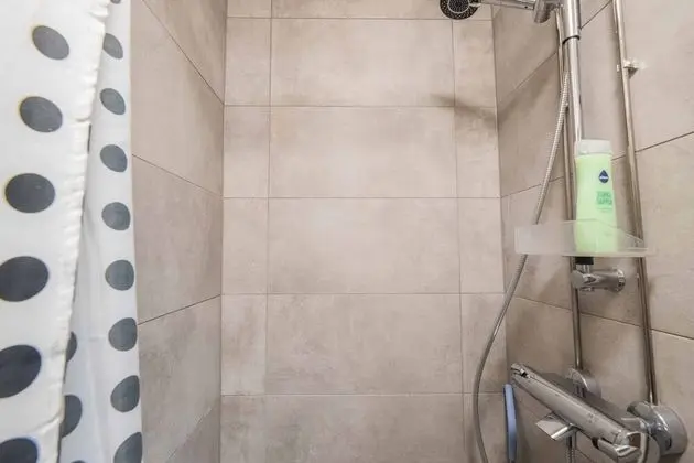 Basic Tek Büyük Yataklı Oda, Ortak Banyo