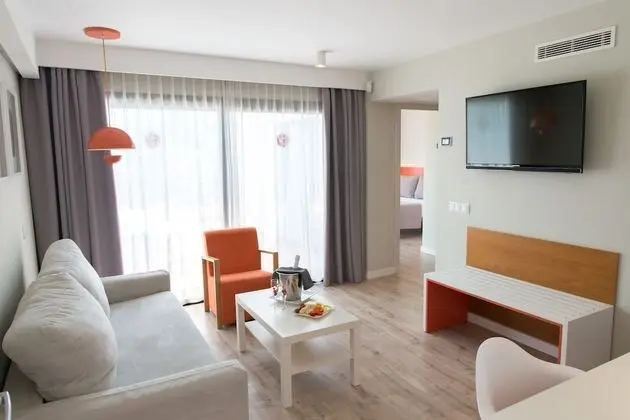 Deluxe Süit, Sıcak Su Küveti, Havuz Manzaralı