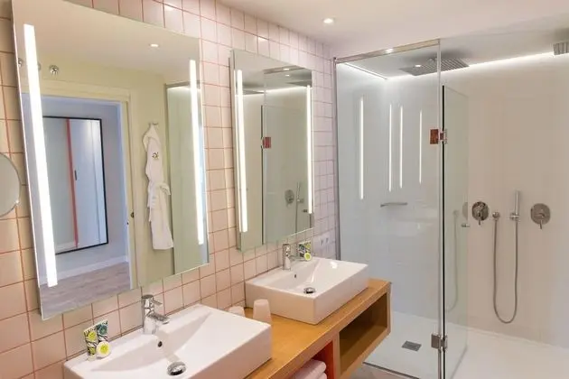 Deluxe Süit, Sıcak Su Küveti, Havuz Manzaralı