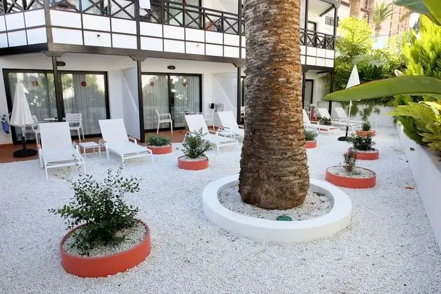 Tek Büyük Yataklı Oda (with garden)