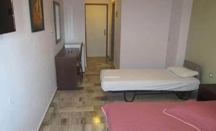 Üç Kişilik Oda