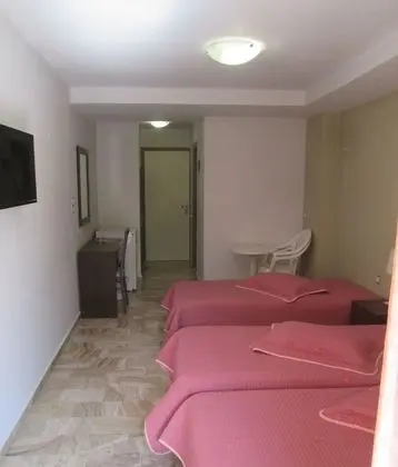 Üç Kişilik Oda