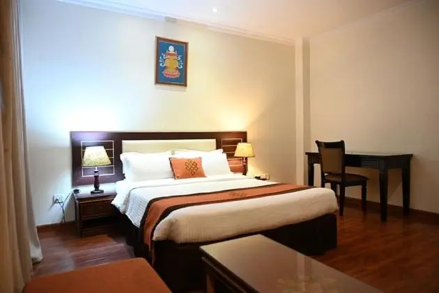 Deluxe Room-Free Massage- Free Salt Room