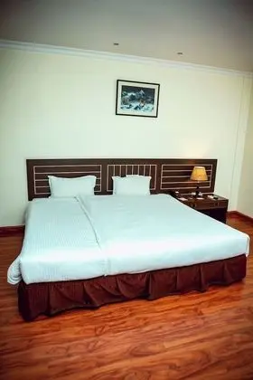 Deluxe Room-Free Massage- Free Salt Room