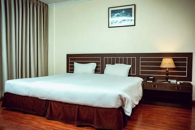 Deluxe Room-Free Massage- Free Salt Room