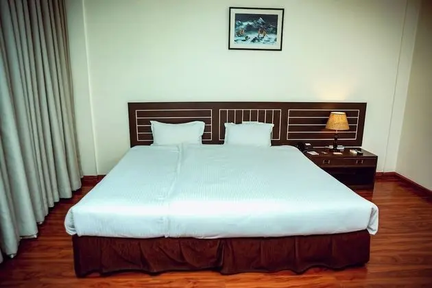 Deluxe Room-Free Massage- Free Salt Room