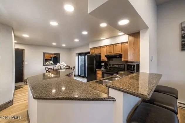 Daire (Vantage Point Condo 502)
