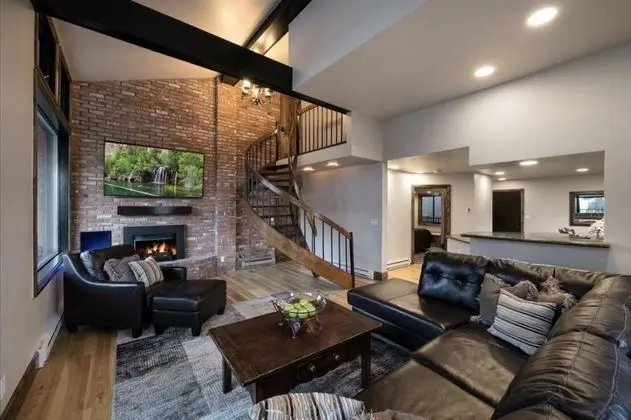 Daire (Vantage Point Condo 502)