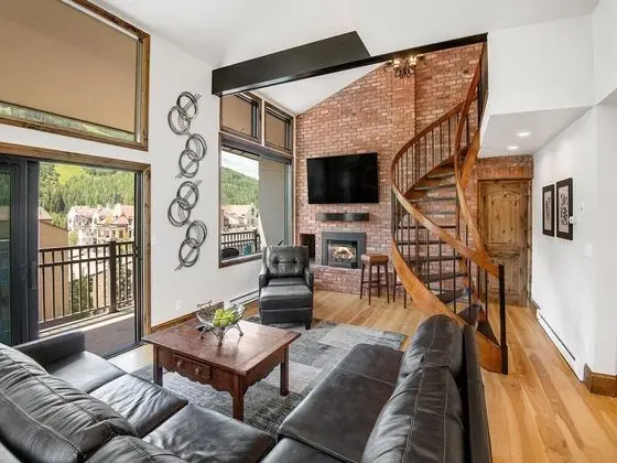 Daire (Vantage Point Condo 502)