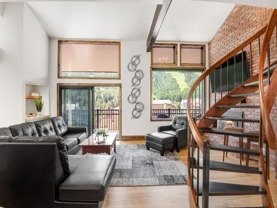 Daire (Vantage Point Condo 502)