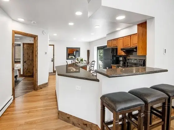 Daire (Vantage Point Condo 502)