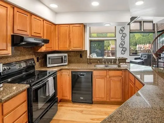 Daire (Vantage Point Condo 502)