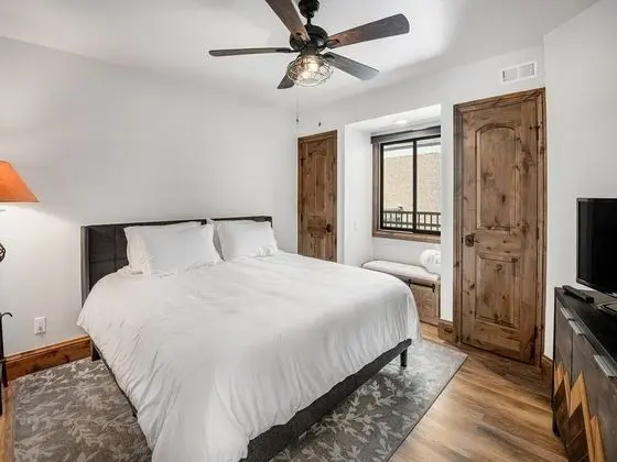 Daire (Vantage Point Condo 502)