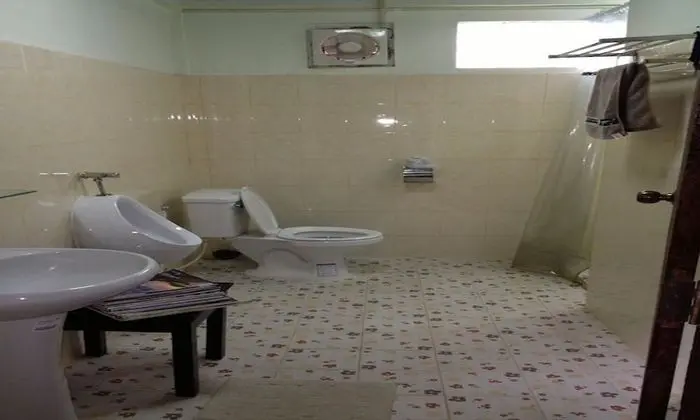 Standard Twin - Shared Bathroom