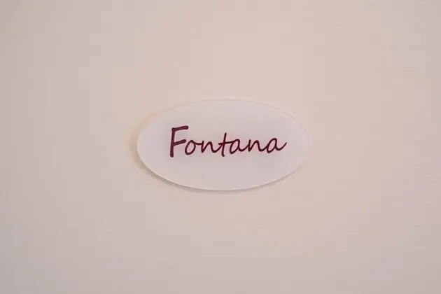 Tek Büyük veya İki Ayrı Yataklı Oda (Fontana)