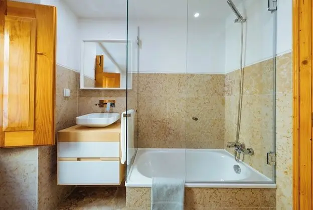 Basic Oda, Ortak Banyo, Bahçe Manzaralı