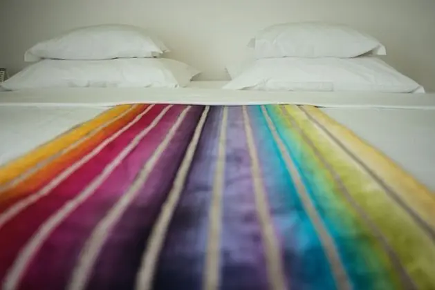 City Tek Büyük Yataklı Oda