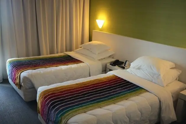 City Tek Büyük Yataklı Oda